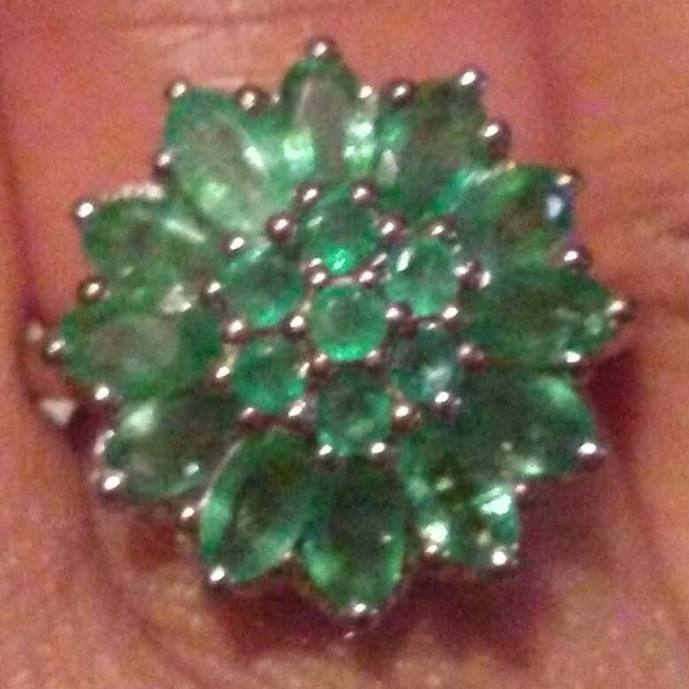 ZAMBIAN GREEN EMERALD FLOWER RING. 3.00-4.00CARATS